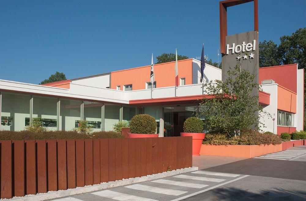 Hotel Cluentum Tolentino Exterior foto