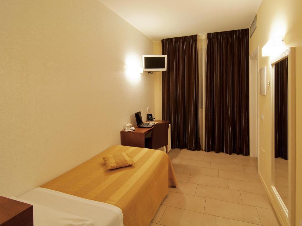 Hotel Cluentum Tolentino Habitación foto